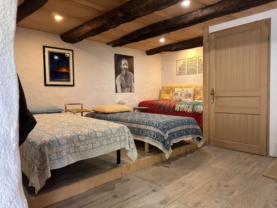 Chambre dortoir avec 3 lits en 90